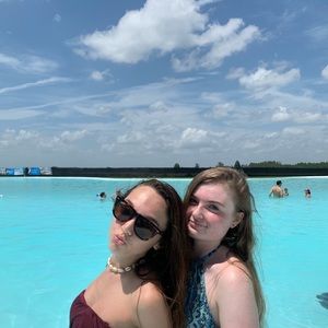 Meet your Posher, Rebecca